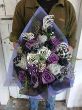 Load image into Gallery viewer, Midnight Moonlight Presentation Bouquet

